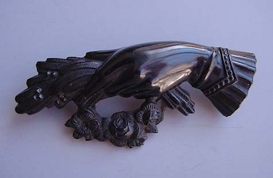 Mourning wreath brooch in jet